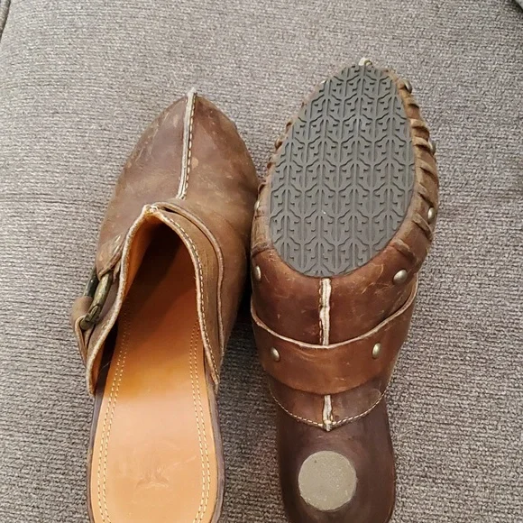 Frye heeled clog. New, size 10W - Picture 8 of 8